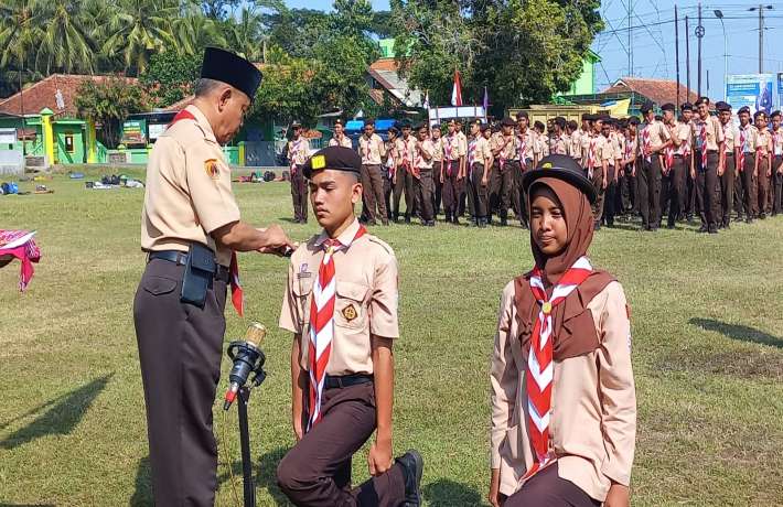 Kemah Pelantikan Bantara Andik MAN 1 Kebumen Membaur bersama Masyarakat Petanahan