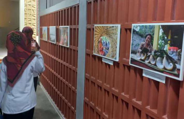 Kunjungan Edukatif Guru MAN 1 Kebumen ke Pameran Foto Jurnalistik Kebumen Pers Fest 2025