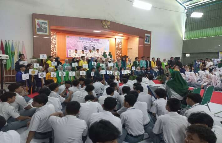 Semarak HUT MAN 1 Kebumen Dibuka Tari Warok dan Kehadiran 27 Perguruan Tinggi Ternama