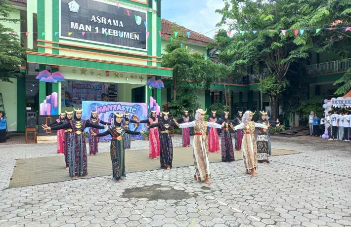 Kemeriahan Harlah Hari Ke 3 MAN 1 Kebumen Harmoni Seni Kreativitas dan Kemanusiaan