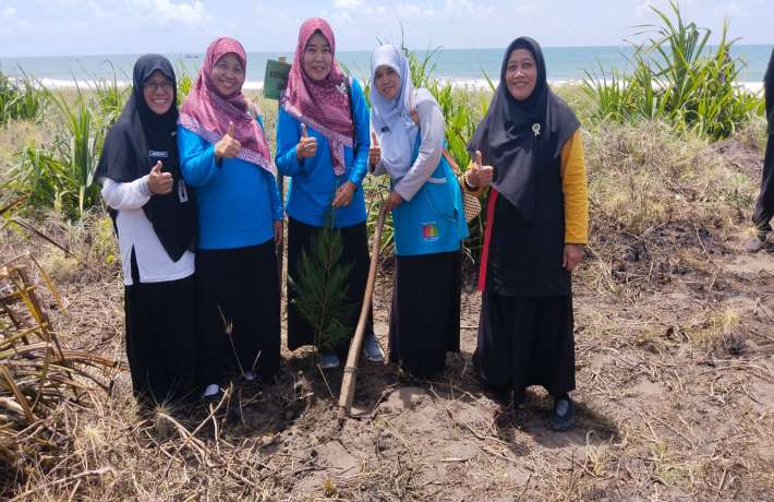 Guru MAN 1 Kebumen Ikuti Mager Laut Tanam 1500 Pohon Wujud Ekoteologi Kementerian Agama Kebumen