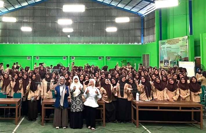 Gugah Semangat Kuliah Alumni MAN 1 Kebumen Kenalkan ITS dan Sosialisasikan OBI kepada Adik Kelas